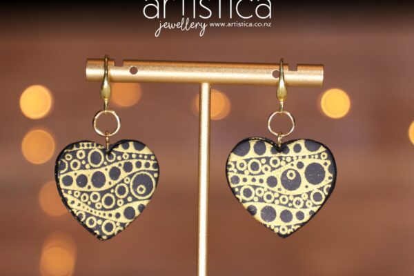 E0406-earrings-artistica-polymer-clay-black-heart-Nigra-Koro