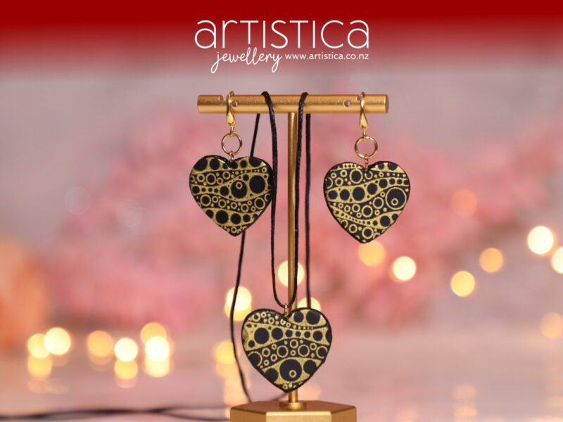 E0406b-earrings-artistica-polymer-clay-black-heart-Nigra-Koro