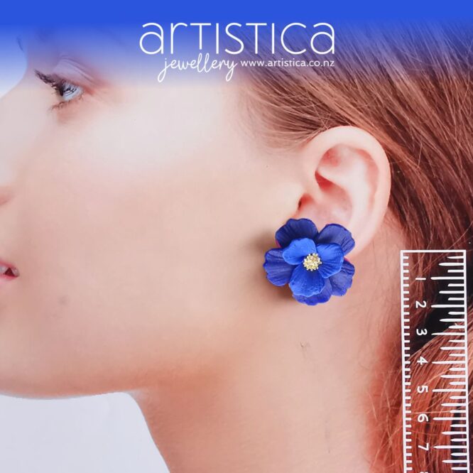 Blue flower stud earrings