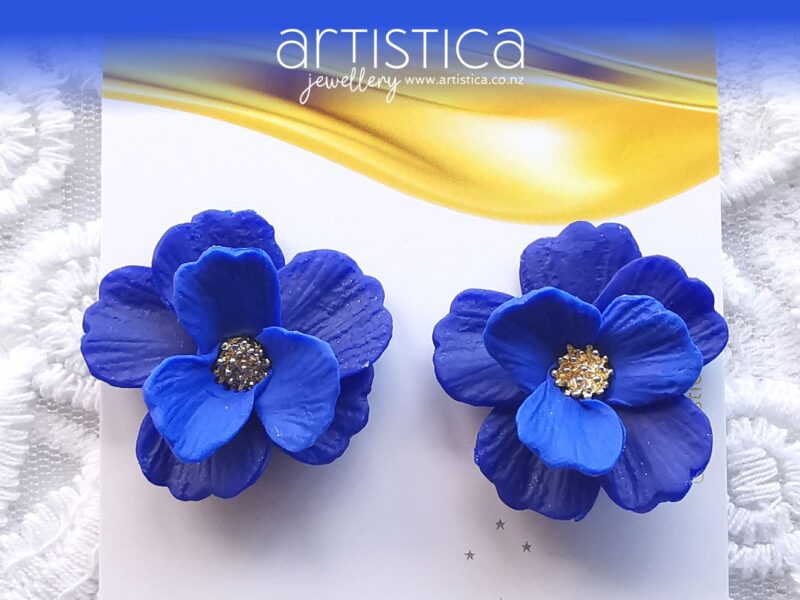 Blue flower stud earrings